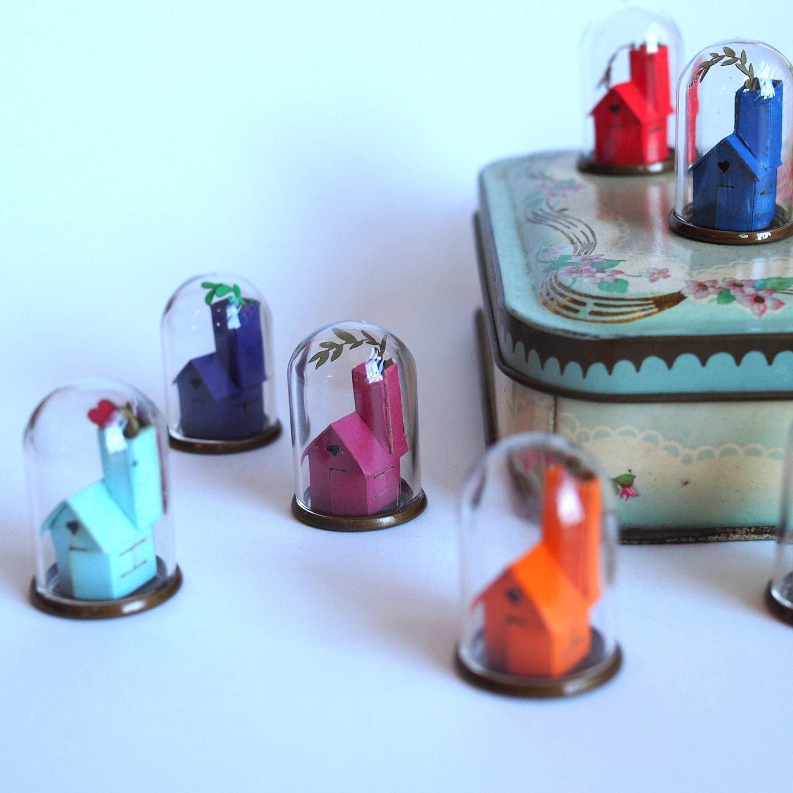 Miniatur Papierhaus Halskette Anhänger Aus Glas Miniatur Papierhaus Halskette Anhänger Aus Glas von MyPapercutForest