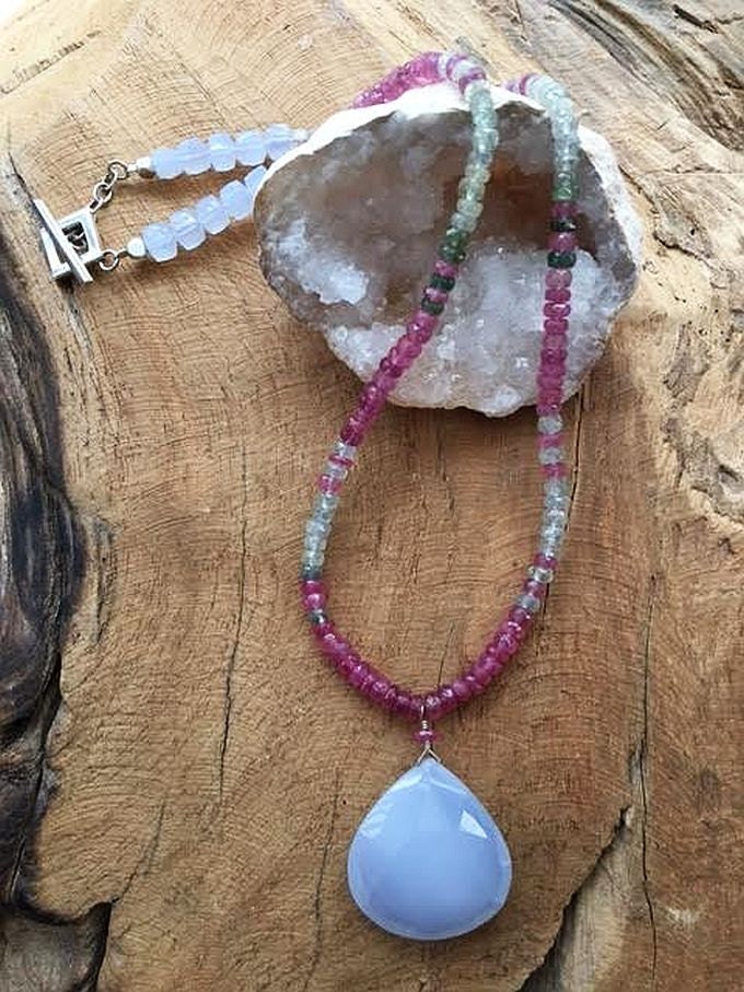 Pink & Grün Saphir Ombre Halskette Periwinkle Chalcedon Anhänger von MyPeaceAndLove