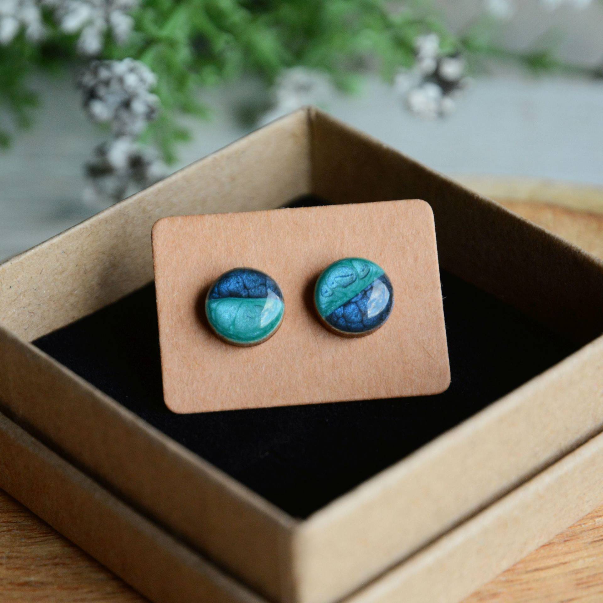 Blaue Holzohrstecker, Holz Ohrstecker, Handbemalte Ohrstecker, Blautöne Und von MyPieceOfWood