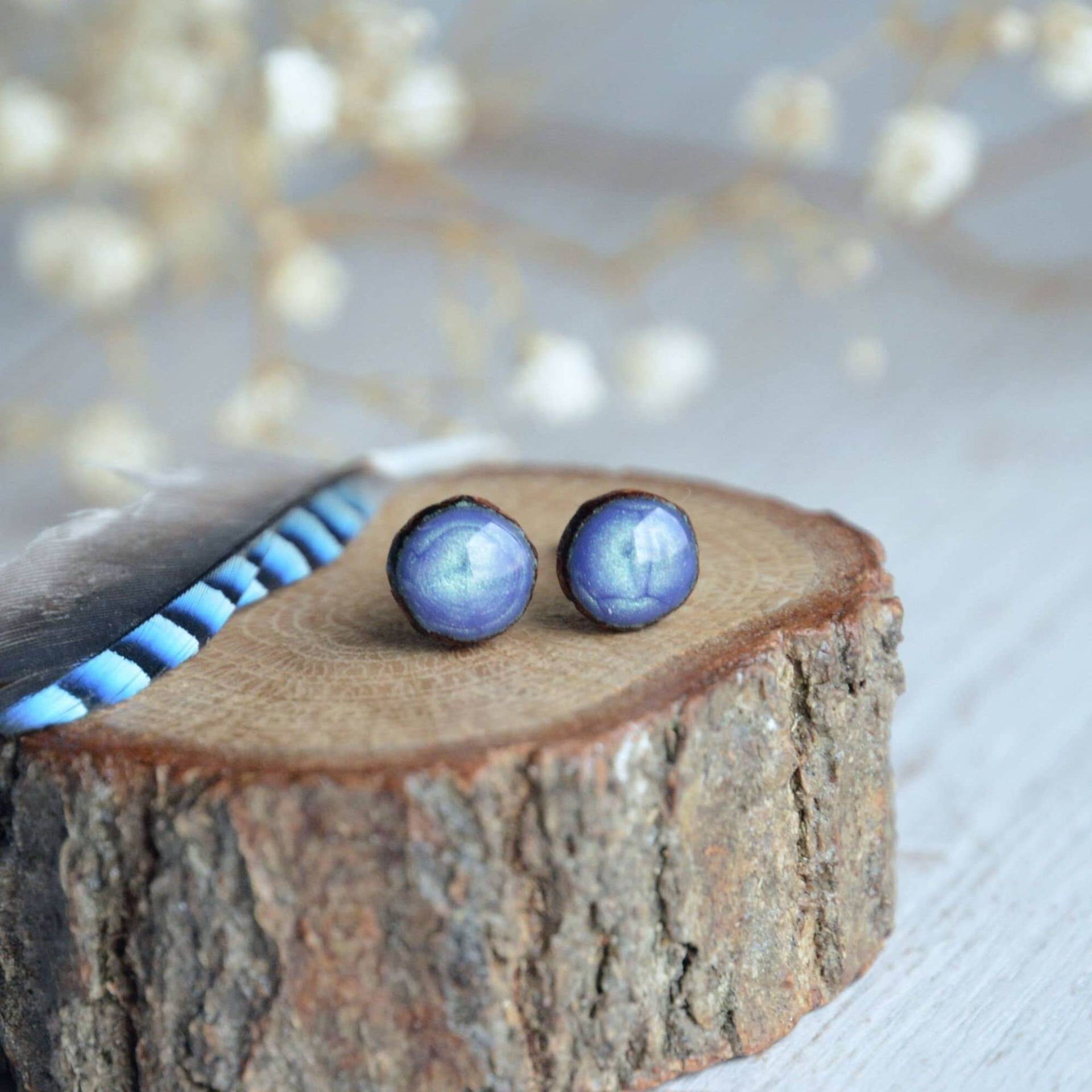 Kleine Blaue Ohrstecker, Handbemalter Holz Ohrstecker Mit Sterling Silber Stiften, Schmuck in Blautönen von MyPieceOfWood