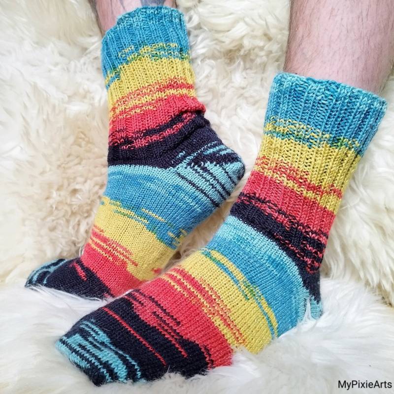 Handgestrickte Bunte Wollsocken Gr. 44/45, Toe-Up Socks Ohne Zehennaht, Verschiedene Farben Aus 4Fach Garn von MyPixieArts