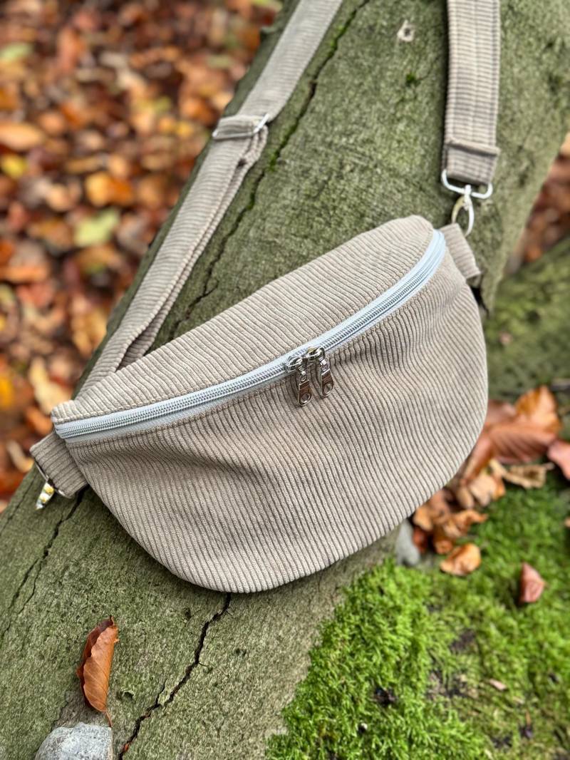 Cord Bauchtasche/ -Gürteltasche Mit Beidseitigem Reißverschluss Und Wechselbarem Taschengurt, Grau-Beige von MyPrettyLuck