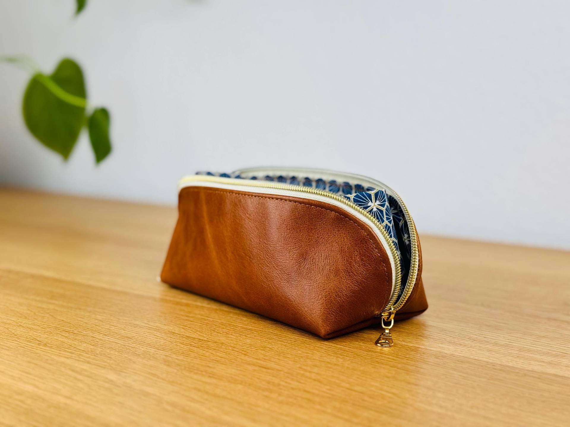 Handgefertigtes Lederetui 23 cm X 9 cm Aus Braunem Echtleder, Kosmetiktäschchen, Federmäppchen Handgefertigtes Lederetui 23 cm X 9 cm Aus Braunem Echtleder, Kosmetiktäschchen, Federmäppchen von MyPrettyLuck