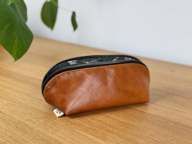 Handgefertigtes Lederetui 23cm9cm9cm, Aus Braunem Echtleder, Federmäppchen, Kosmetiktäschchen von MyPrettyLuck