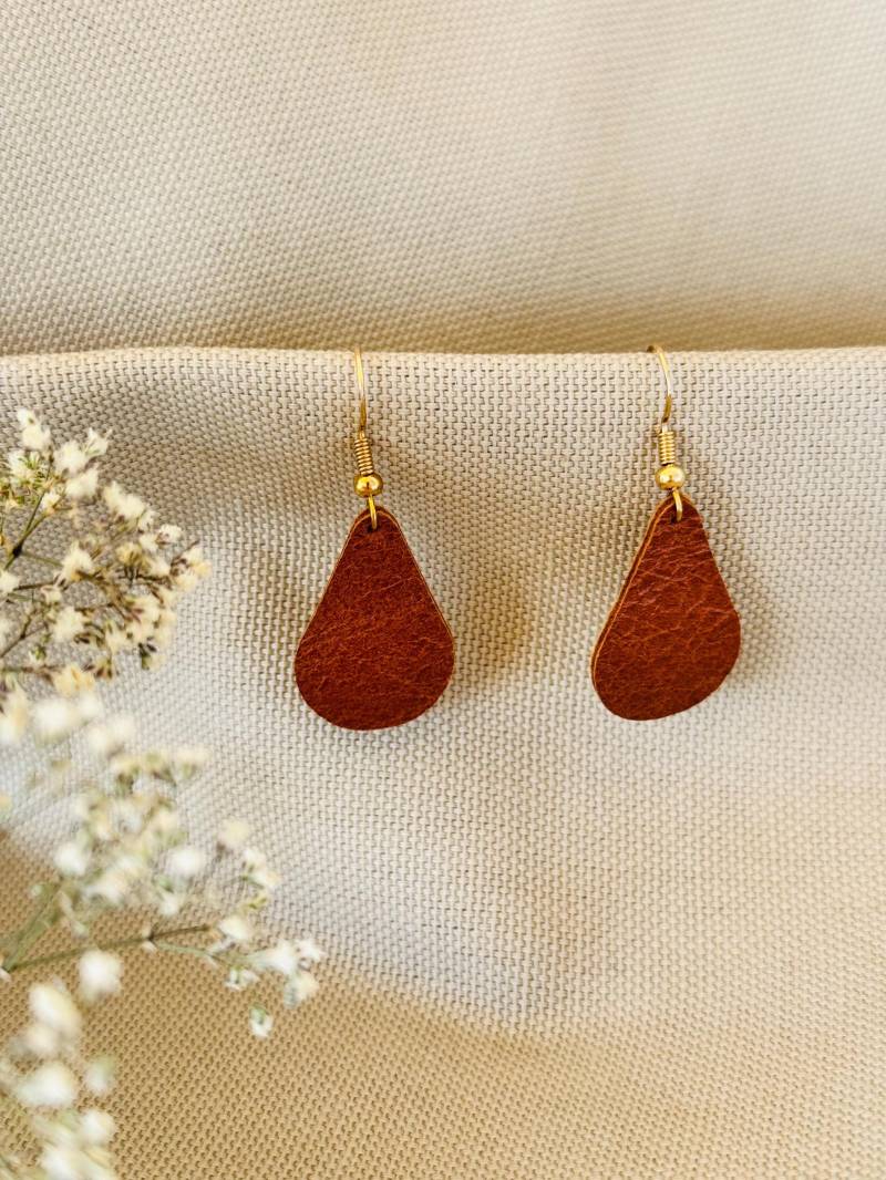 Schlichte, Handgefertigte Lederohrringe, Braun, Tropfenform, Naturohrringe, Hängeohrringe, Nachhaltig, Hypoallergen | Nickel - Und Bleifrei Schlichte, Handgefertigte Lederohrringe, Braun, Tropfenform, Naturohrringe, Hängeohrringe, Nachhaltig, Hypoallergen | Nickel - Und Bleifrei von MyPrettyLuck