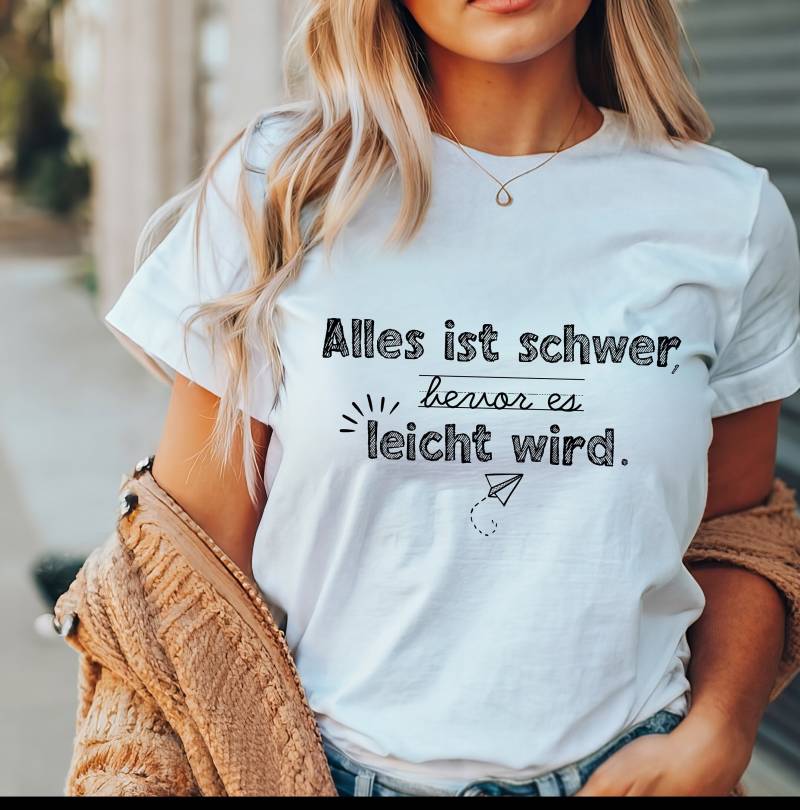 T-Shirt Alles Ist Schwer, Bevor Es Leicht Wird. Growth Mindset Geschenk An Lehrer; Affirmationen Schulkinder; Dankeschön Lehrer von MyPrintedGifts