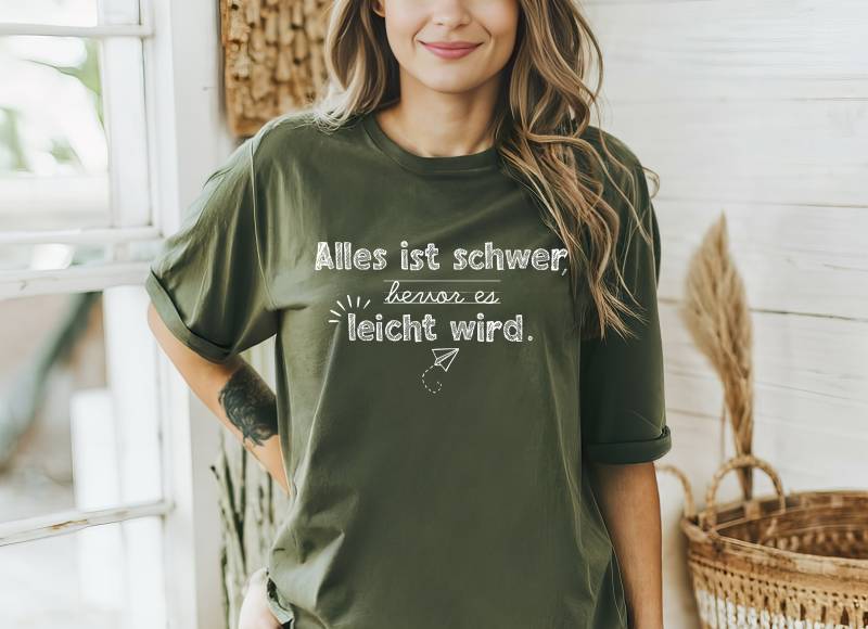 T-Shirt Alles Ist Schwer, Bevor Es Leicht Wird. Wachstumsdenken Geschenk An Lehrer; Affirmationen Schulkinder; Dankeschön Lehrer von MyPrintedGifts