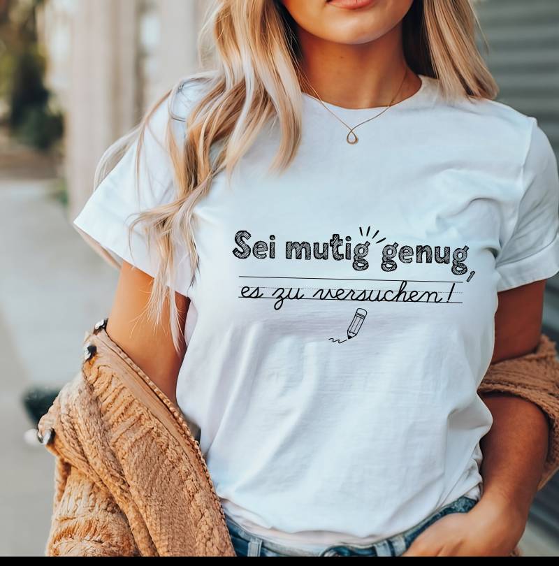 T-Shirt Sei Mutig Genug, Es Zu Versuchen. Growth Mindset Dankeschön Geschenk An Lehrer; Abschluss Lehramt Geschenk; Ermutigung Schüler von MyPrintedGifts