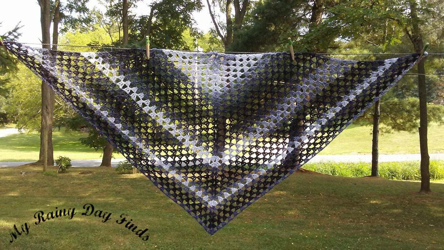 Mondscheingrauer Damenschal Mondscheingrauer Damenschal von MyRainyDayFinds