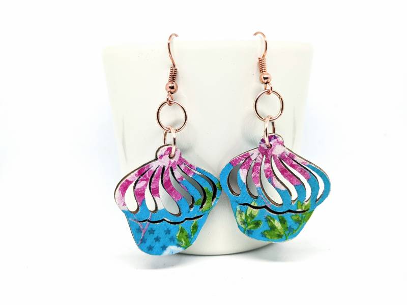 Einzigartige Handgefertigte Holz Kuchen Form Ohrringe - Ungewöhnliche Schrulligen Geschenk Für Sie Niedlich Und Queer Frühling Schmuck Limitierte von MySassyDecoupage