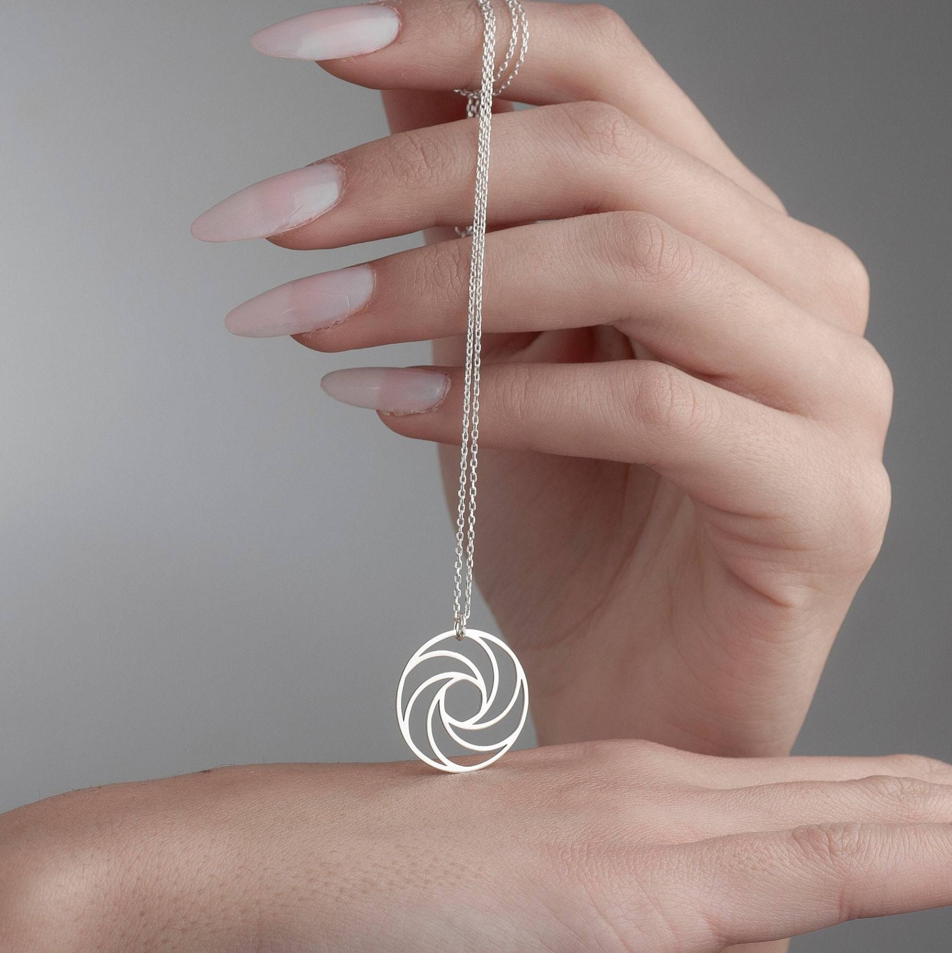 Halskette Mit Kamera-Objektiv Aus Sterling Silber Fotograf Geschenk, Handgemachter Anhänger Halskette Mit Kamera-Objektiv Aus Sterling Silber Fotograf Geschenk, Handgemachter Anhänger von MySilverLine