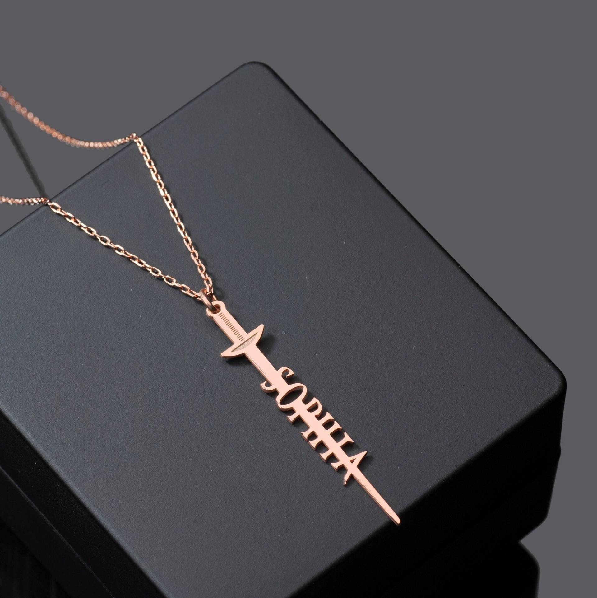 Personalisierte Sterling Silber Schwert Halskette Degen Fecht Anhänger Personalisierte Sterling Silber Schwert Halskette Degen Fecht Anhänger von MySilverLine
