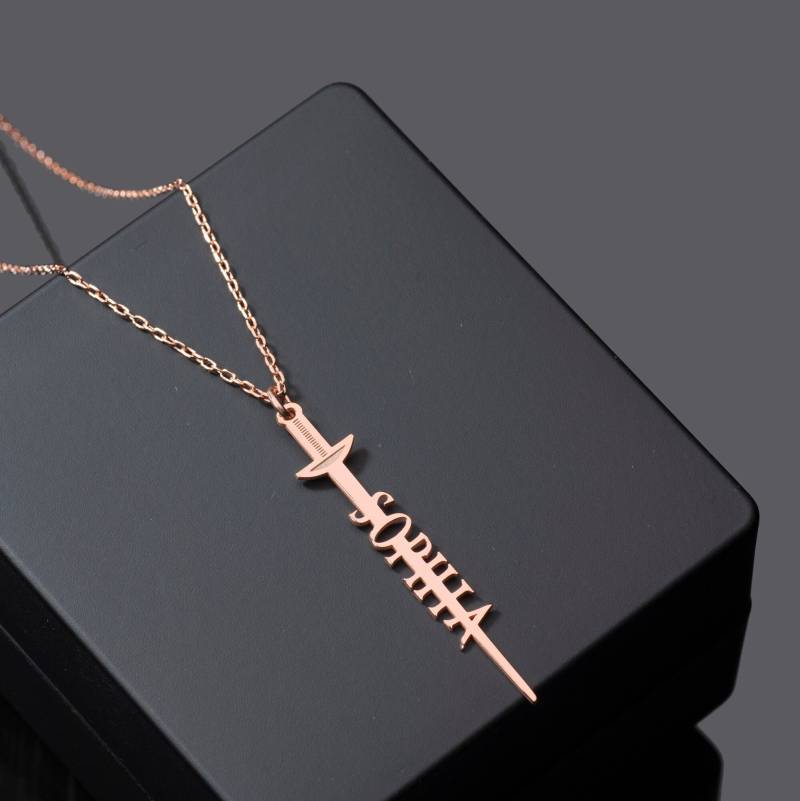 Personalisierte Sterling Silber Schwert Halskette Degen Fecht Anhänger Personalisierte Sterling Silber Schwert Halskette Degen Fecht Anhänger von MySilverLine