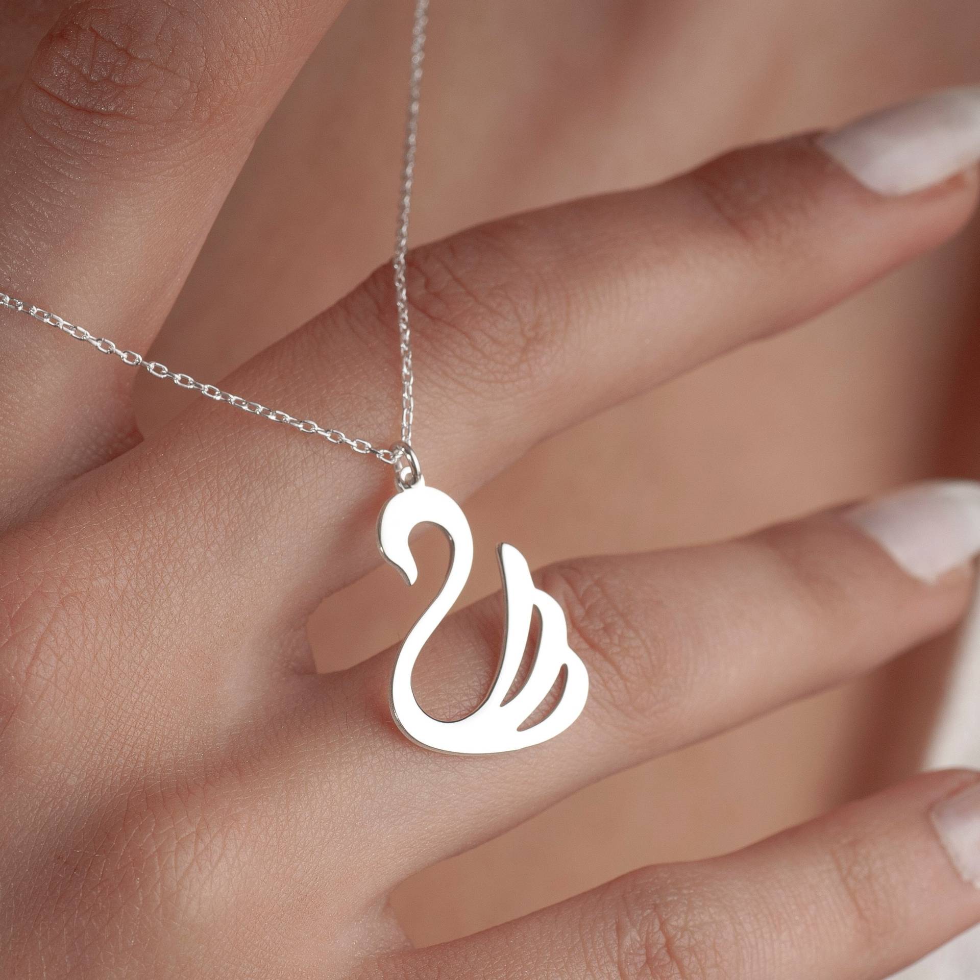 Zierliche Schwan Halskette, Schmuck in Sterling Silber, Geschenk Für Liebhaber, Tier Schmuck, Vogel Charm, Liebe Symbol Anhänger, Sie von MySilverLine