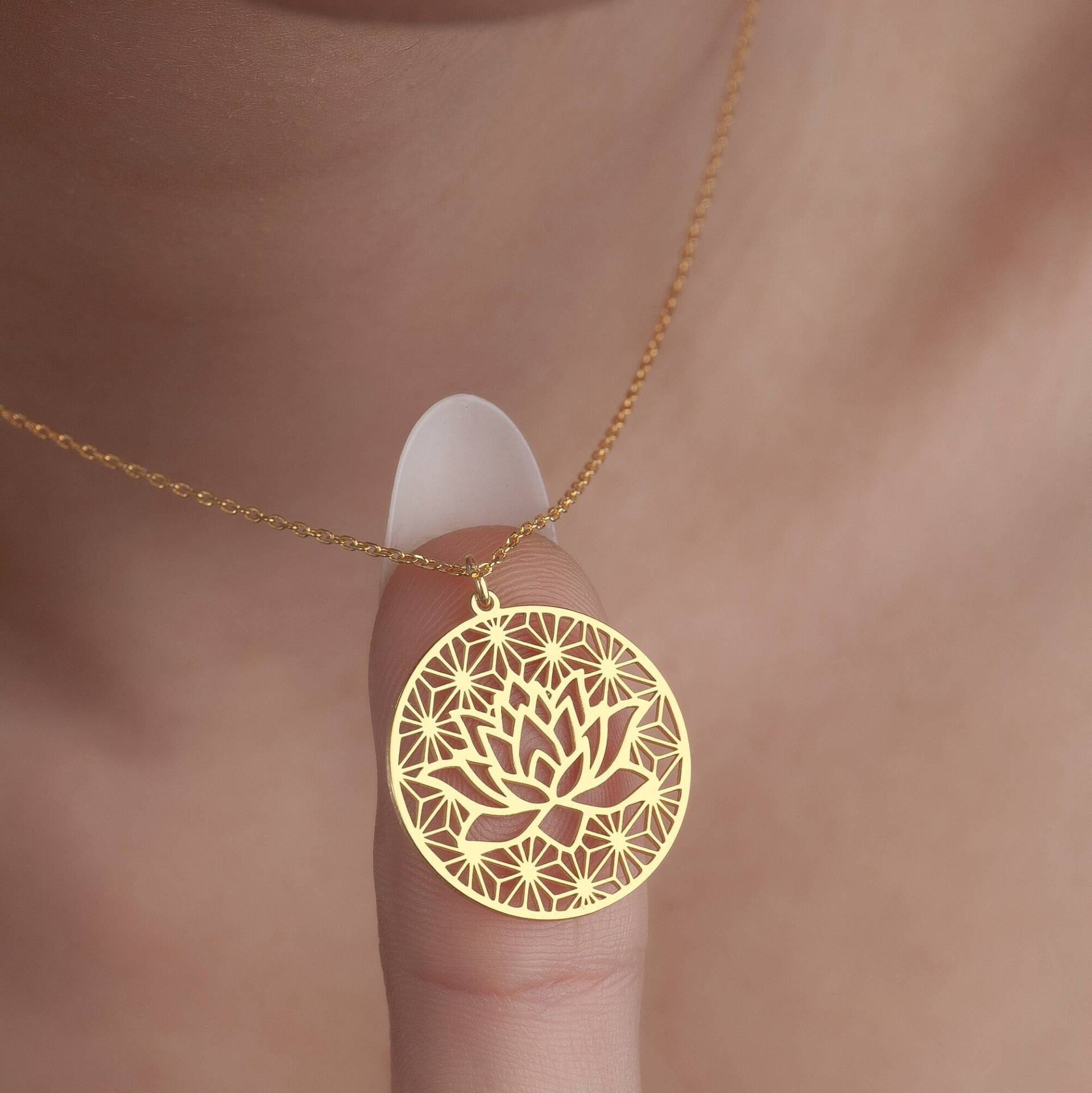sterling Silber Lotus Blume Halskette Runder Yoga Anhänger sterling Silber Lotus Blume Halskette Runder Yoga Anhänger von MySilverLine
