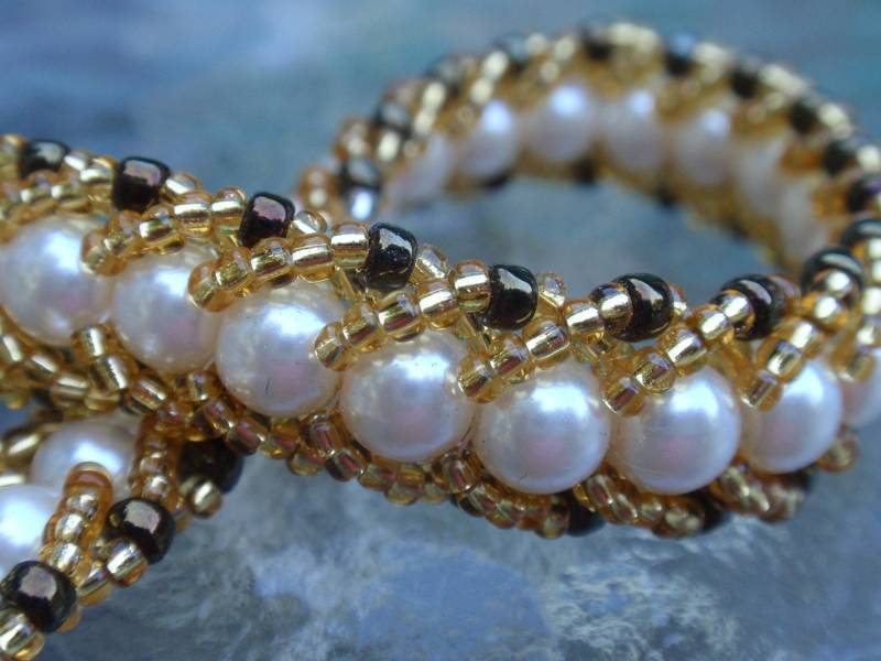 Arabella Perlen Armband Und Ohrringe von MySistersHandsDotCom