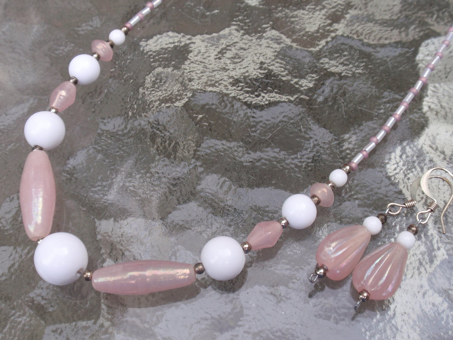 Vintage Shanae Pink Perlen Halskette Und Ohrringe Set von MySistersHandsDotCom