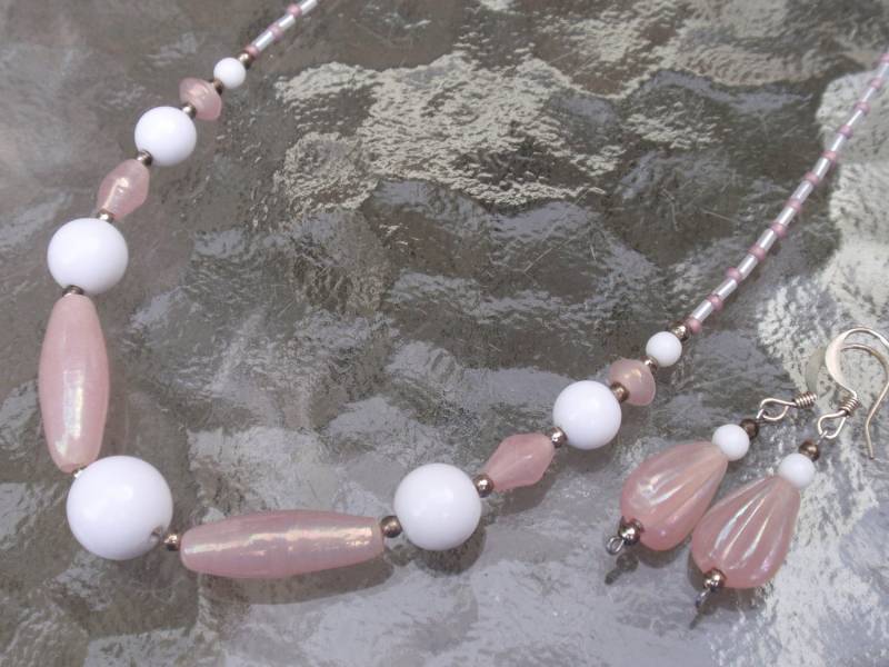 Vintage Shanae Pink Perlen Halskette Und Ohrringe Set von MySistersHandsDotCom