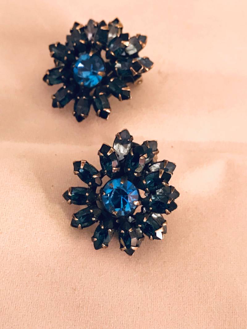 Vogue Sapphire Blaue Strass Sunburst Ohrringe, Modeschmuck Der 50Er Jahre von MySoulRepair