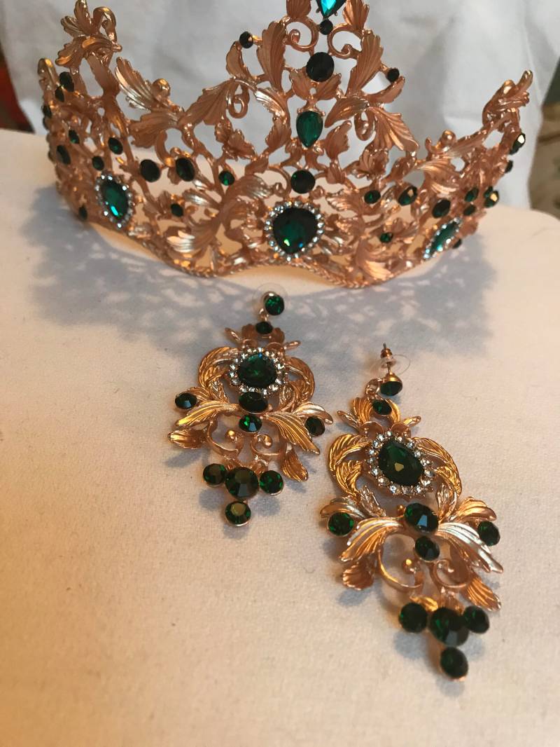 Für Ihre Prinzessin Grün Oder Rot Kristall Matt Goldton Kronen Tiara Für Schönheitskönigin Mit Passenden 3, 5 "Runway Statement Ohrringen Heiß von MySoulRepair