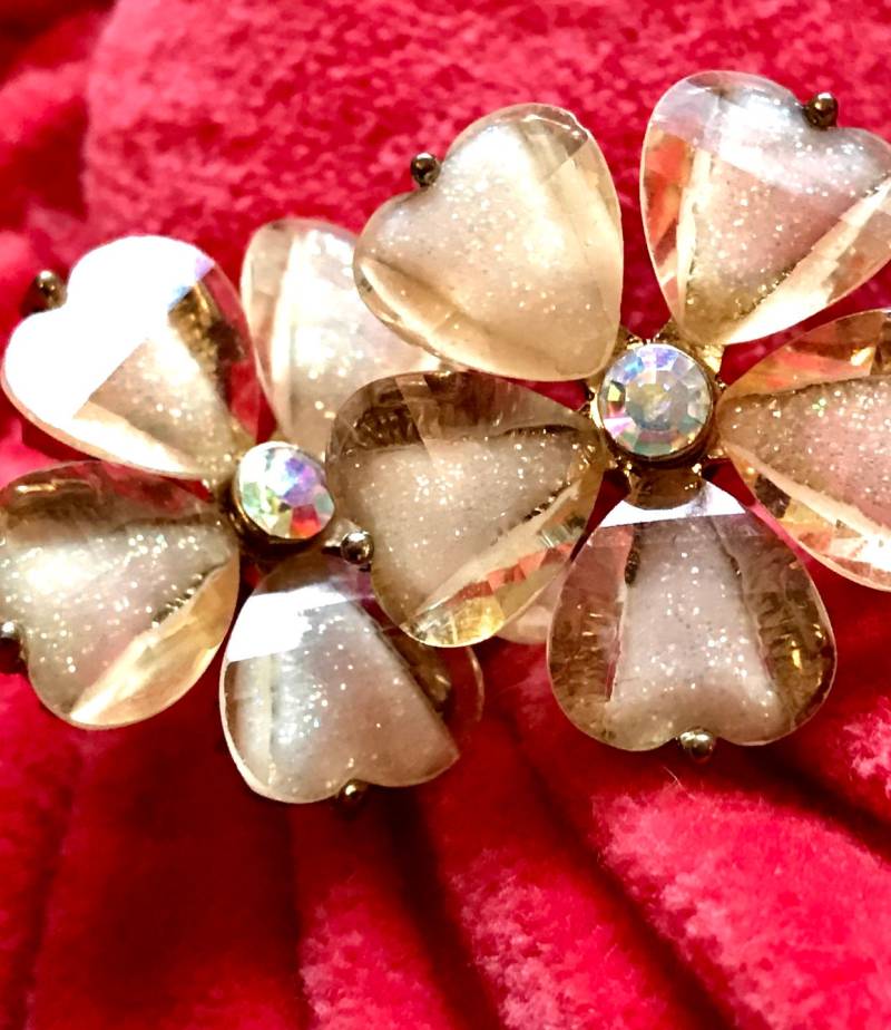 Vintage Lucite Blumen Ohrringe, Gold Dust Glitter Ab Kristallmitten von MySoulRepair
