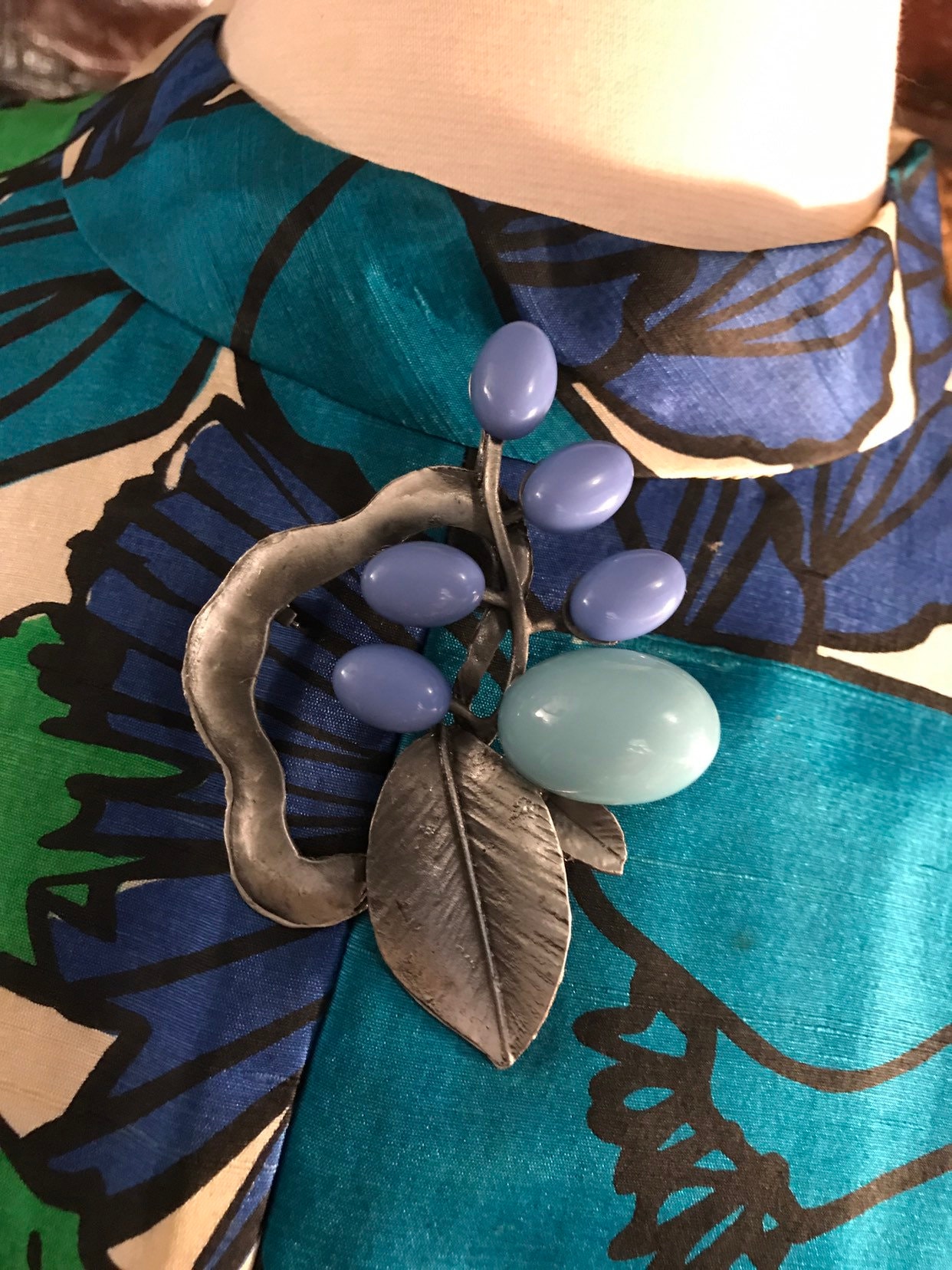 Schöne Kunst Modern Style Robins Ei Blau Cabochon Zinnton Silbrige Blätter Pin von MySoulRepair