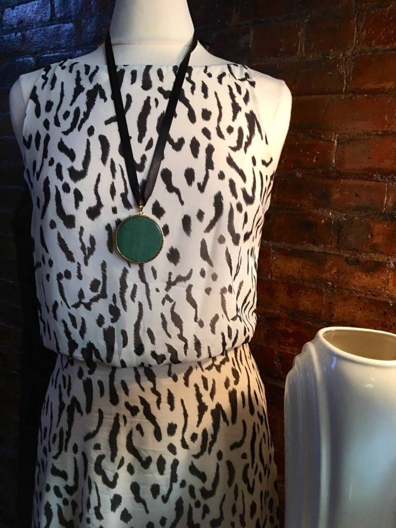 Vintage Jade Anhänger Goldfarbener Bambus Im Hollywood Regency Stil von MySoulRepair