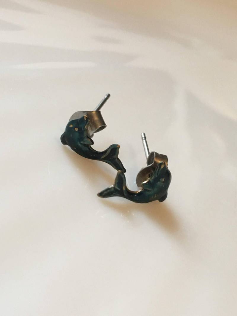 Sehr Alte Winzige Kleine Blaue Metall-Delphin-Ohrstecker So Bezaubernd von MySoulRepair