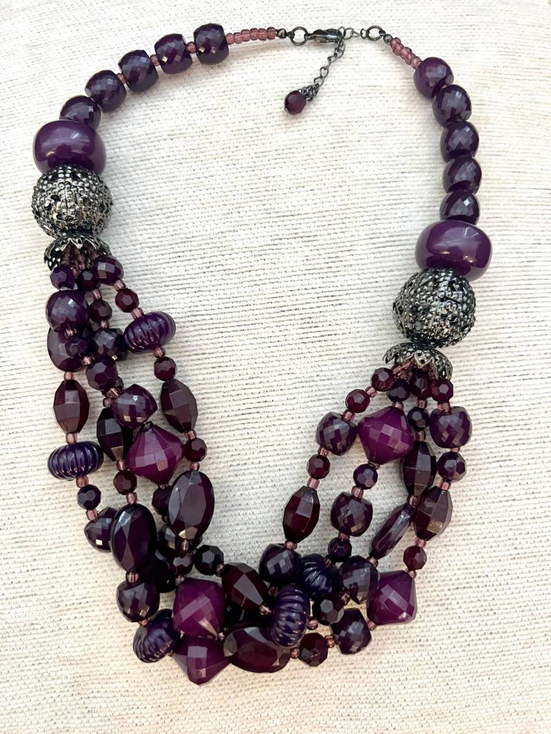 Vintage Dunkellila Perlenkette Openwork Filigree & Statement Style von MySoulRepair