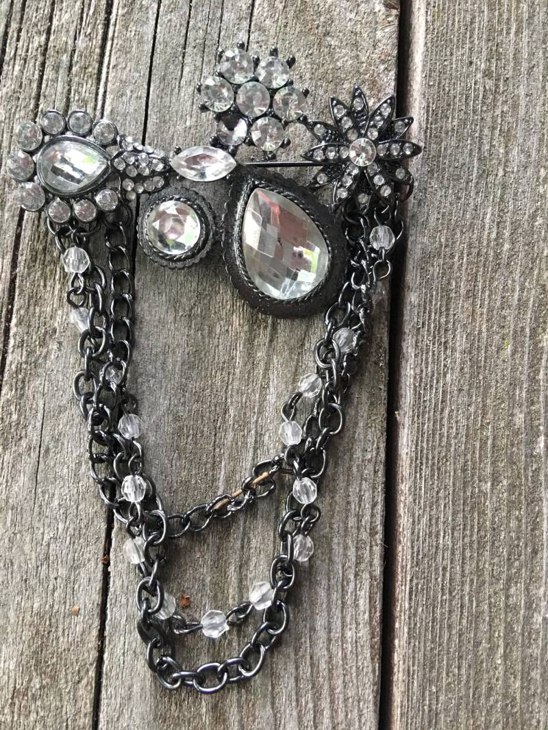 Vintage Strass Brosche Silberfarbene Stabbrosche Mit Ketten von MySoulRepair