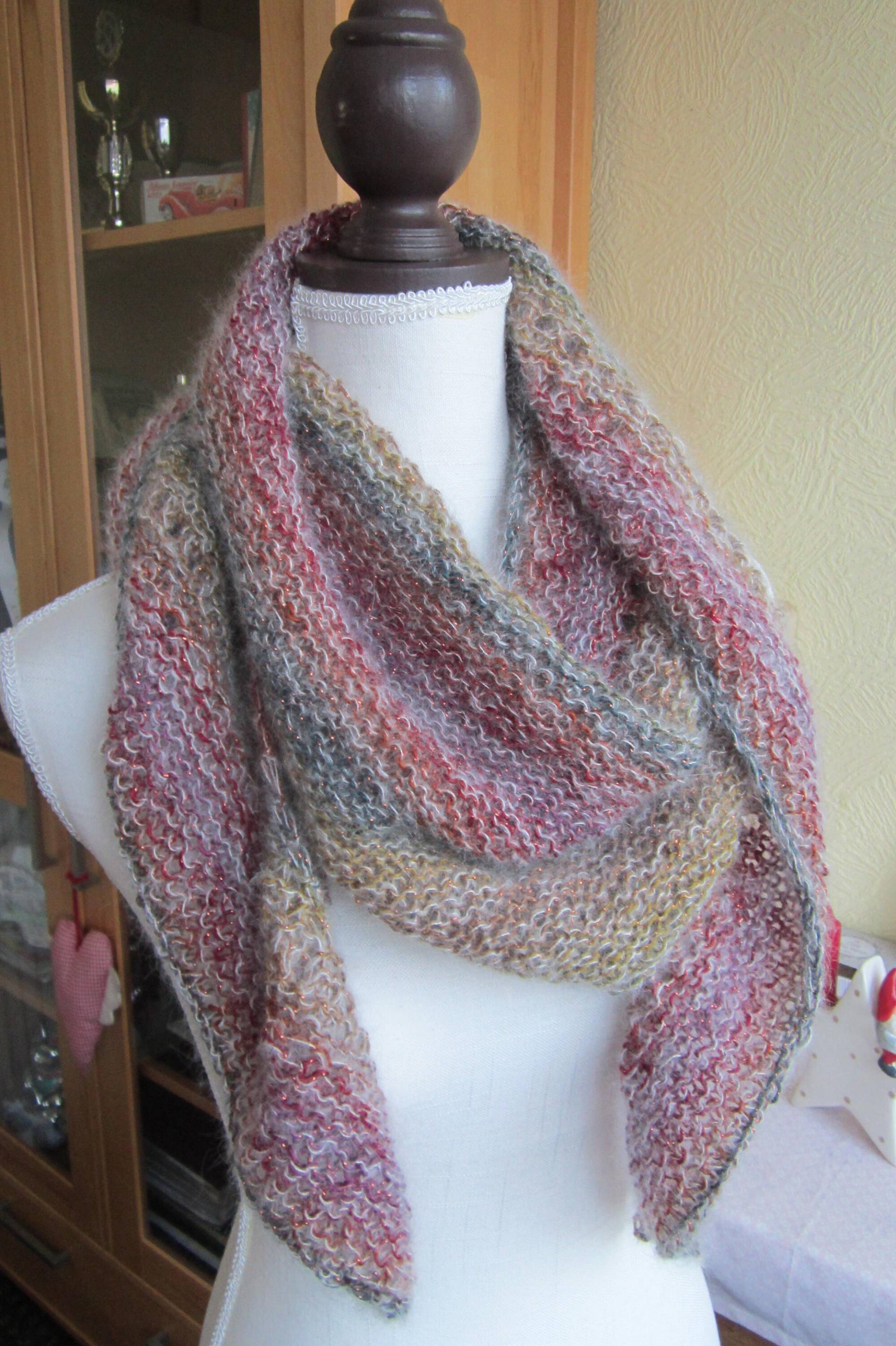 Dreieckstuch Stola Schal Schultertuch Romantisch Handgestricktes Weich Warm Damen Handmade Modisch Unikat von MyStrickfein