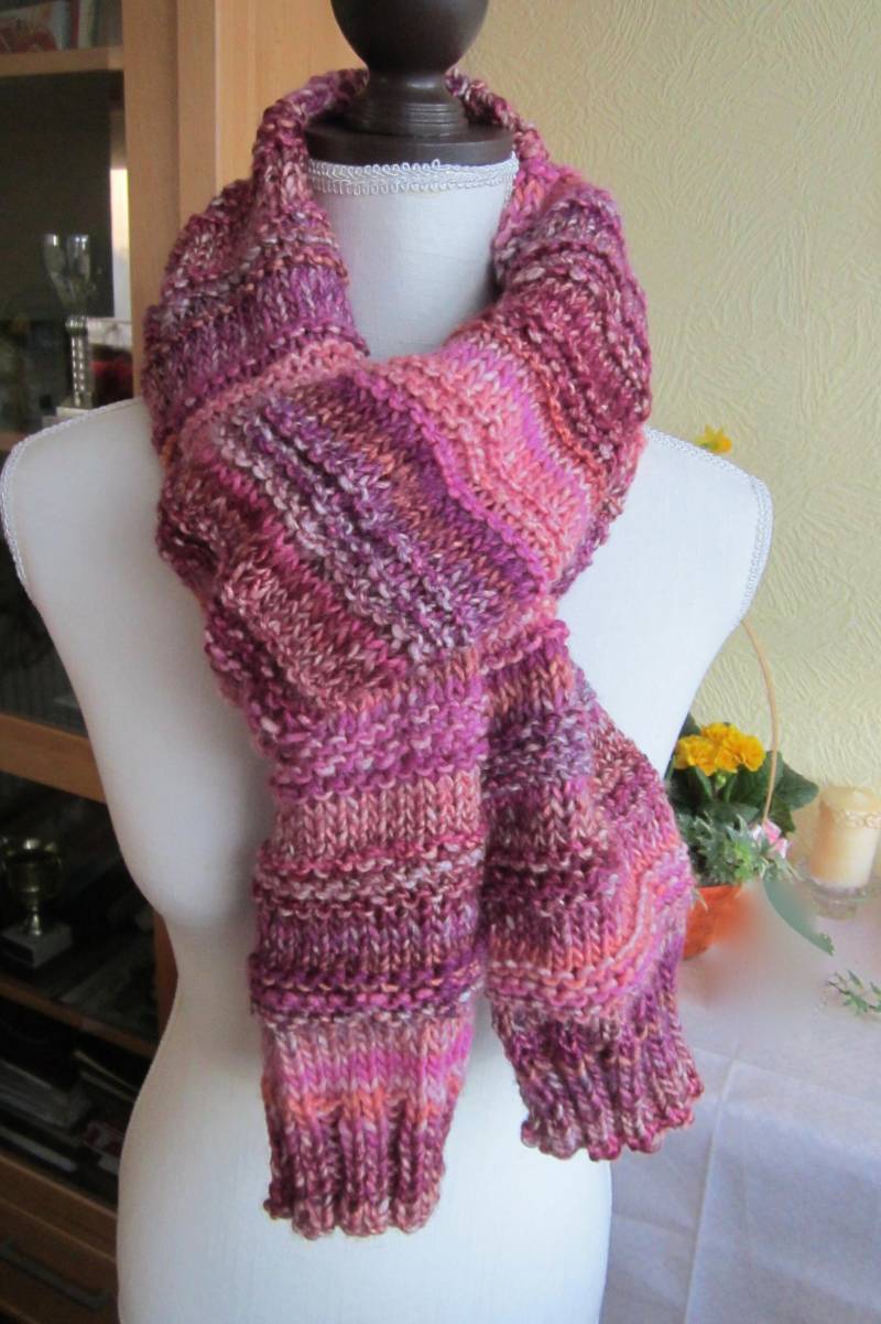 xl Wollschal Tuch Handgestrickt Schal Kuschelschal Winterschal Einzelstück Unikat Damen & Herren Handmade Beere Farbverlauf von MyStrickfein