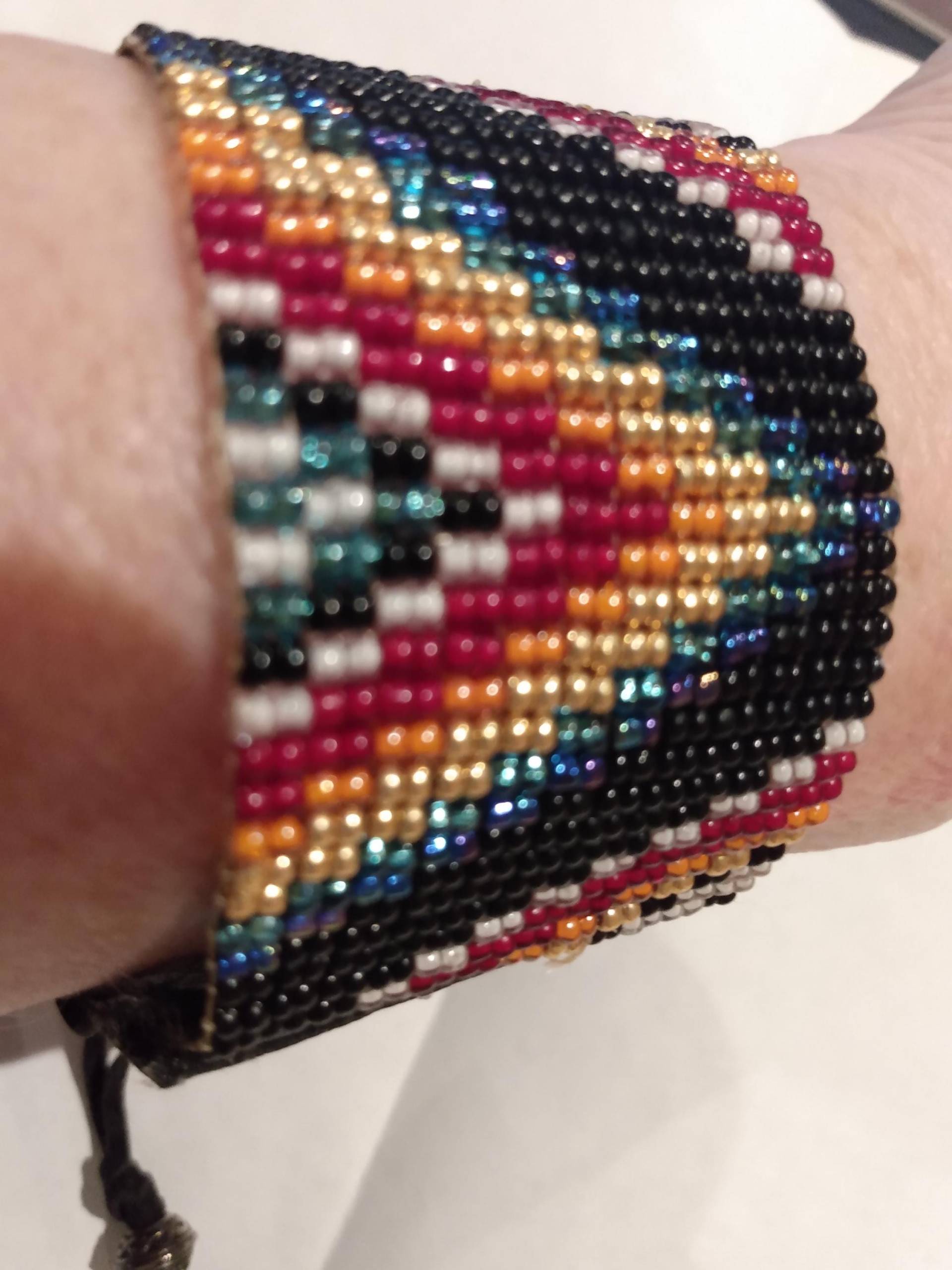 Lebhaftes Perlenarmband Lebhaftes Perlenarmband von MyStylCraft