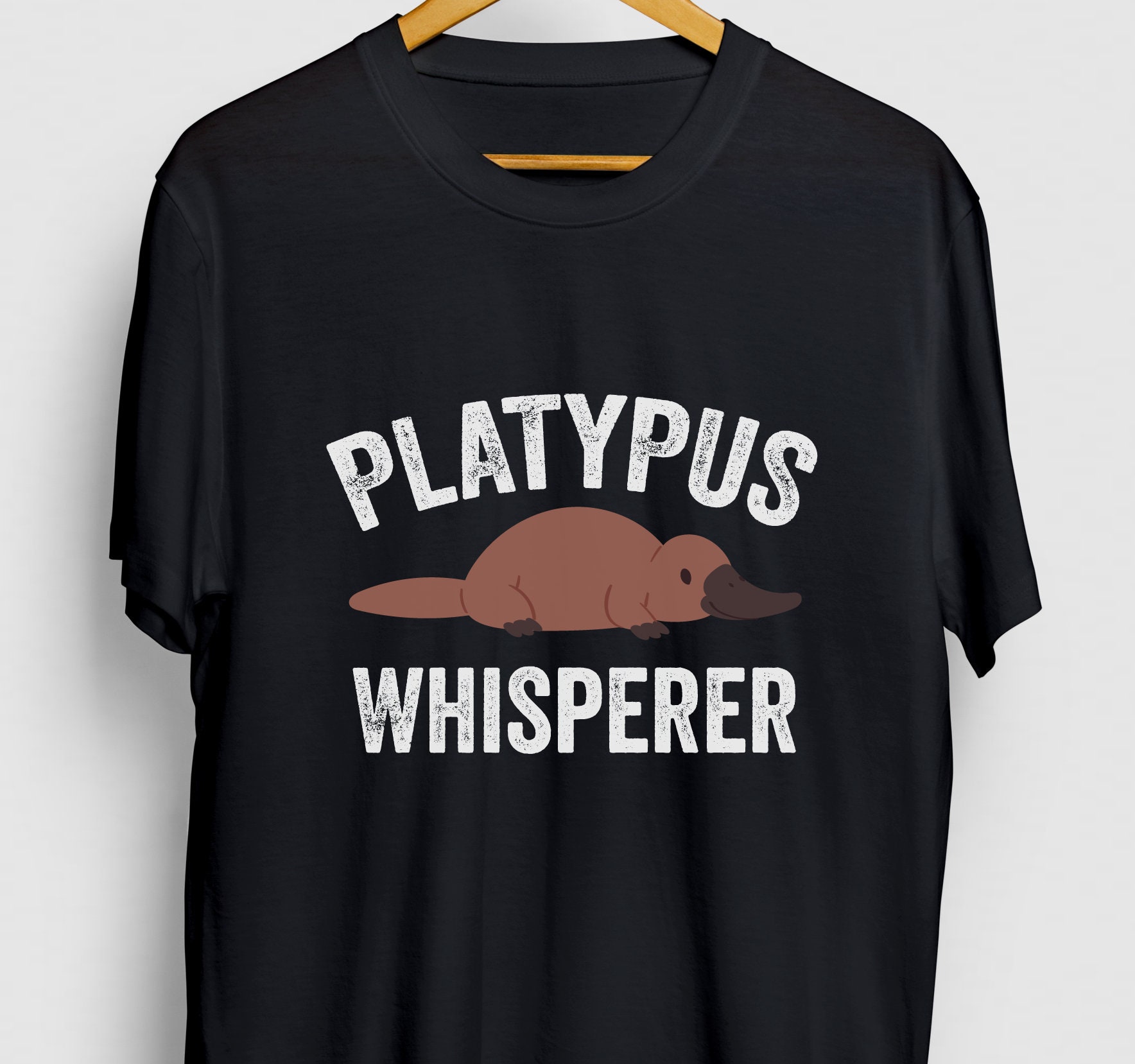 Platypus Whisperer Geschenk, Lustiges Zoo Shirt, Ententdeckchen T-Shirt, Hoodie/Jugend Shirt Unisex T-Shirt Platypus Whisperer Geschenk, Lustiges Zoo Shirt, Ententdeckchen T-Shirt, Hoodie/Jugend Shirt Unisex T-Shirt von MySweetHideoutCo