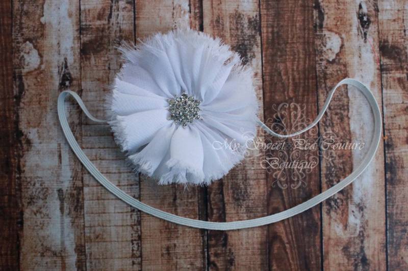 Weiß Vintage Fransen Rüschen Blume Mit Strass Center Stirnband - Baby Mädchen Neugeborene Säugling Stirnband von MySweetPeaCouture