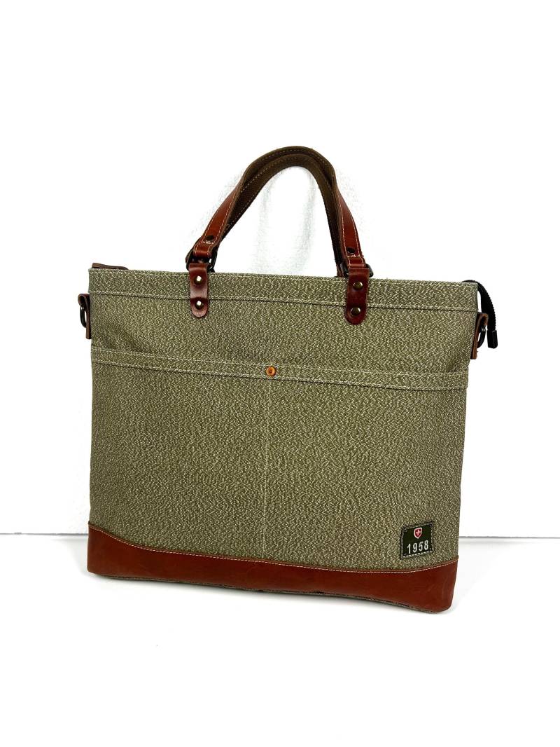Von Der Schweizer Armee Inspirierte Tragetasche Für Laptop; Salz Und Pfefferstreuer Canvas Leder von MySwissArmyStore