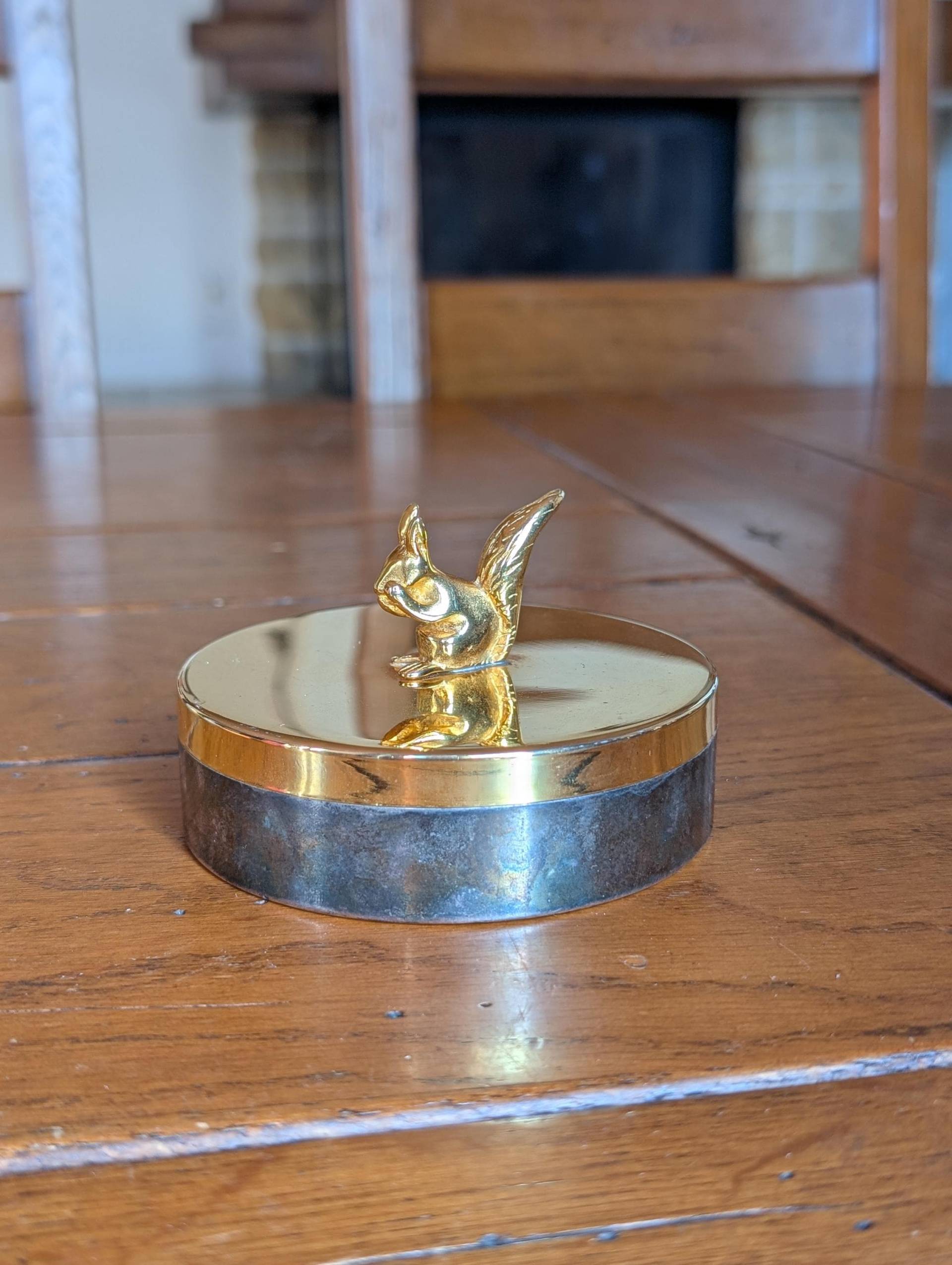 Vintage Eichhörnchen Trinket-Box, Goldmessing Deckel, Silber Schüssel von MySwissFinds