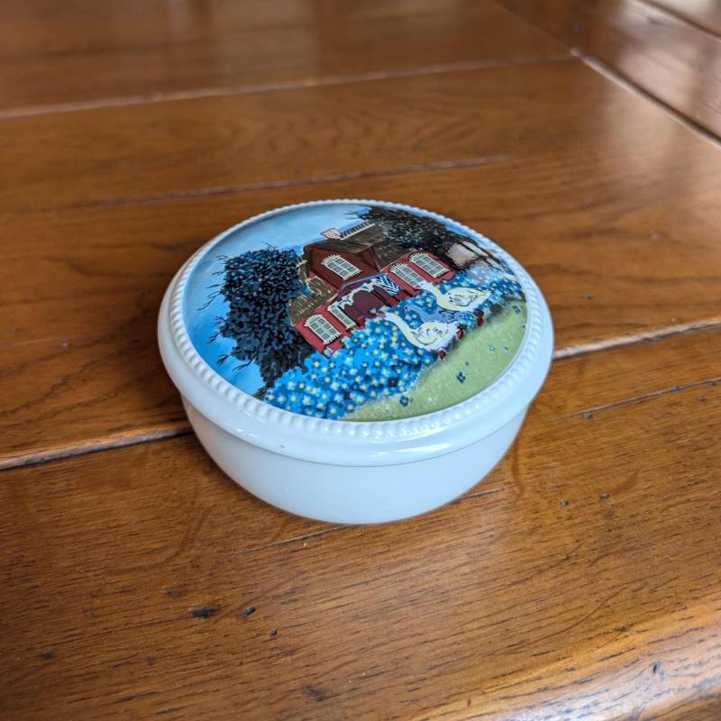 Villeroy & Boch Galerie Vintage Mitte Des Jahrhunderts Westdeutsche Keramikdose, Die Ein Rustikales Haus Und Gänse Darstellt von MySwissFinds