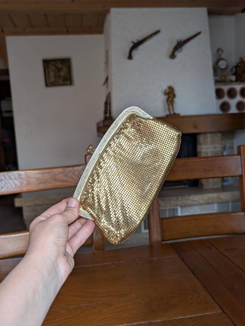 Vintage Clutch/Handtasche Aus Goldfarbenem Mesh Mit Kettenverschluss Für Ein Glamouröses Party-Outfit von MySwissFinds