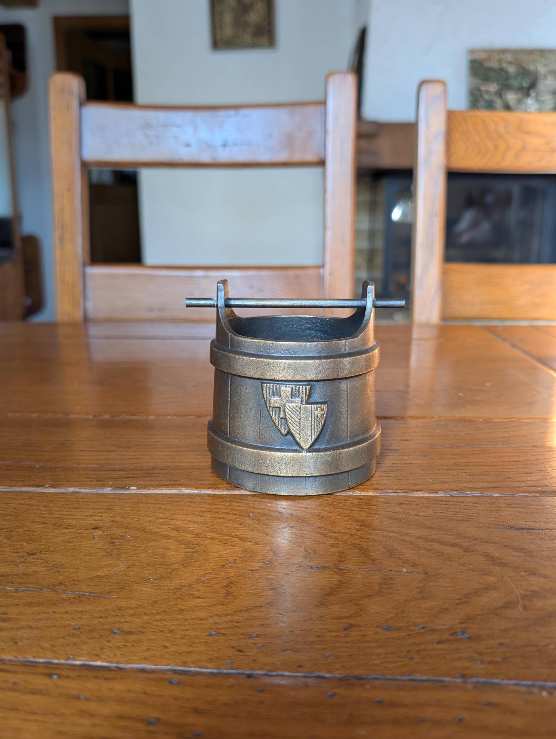 Vintage Schweizer Bronze Fass, Schreibtisch Organizer, Büro Dekor von MySwissFinds