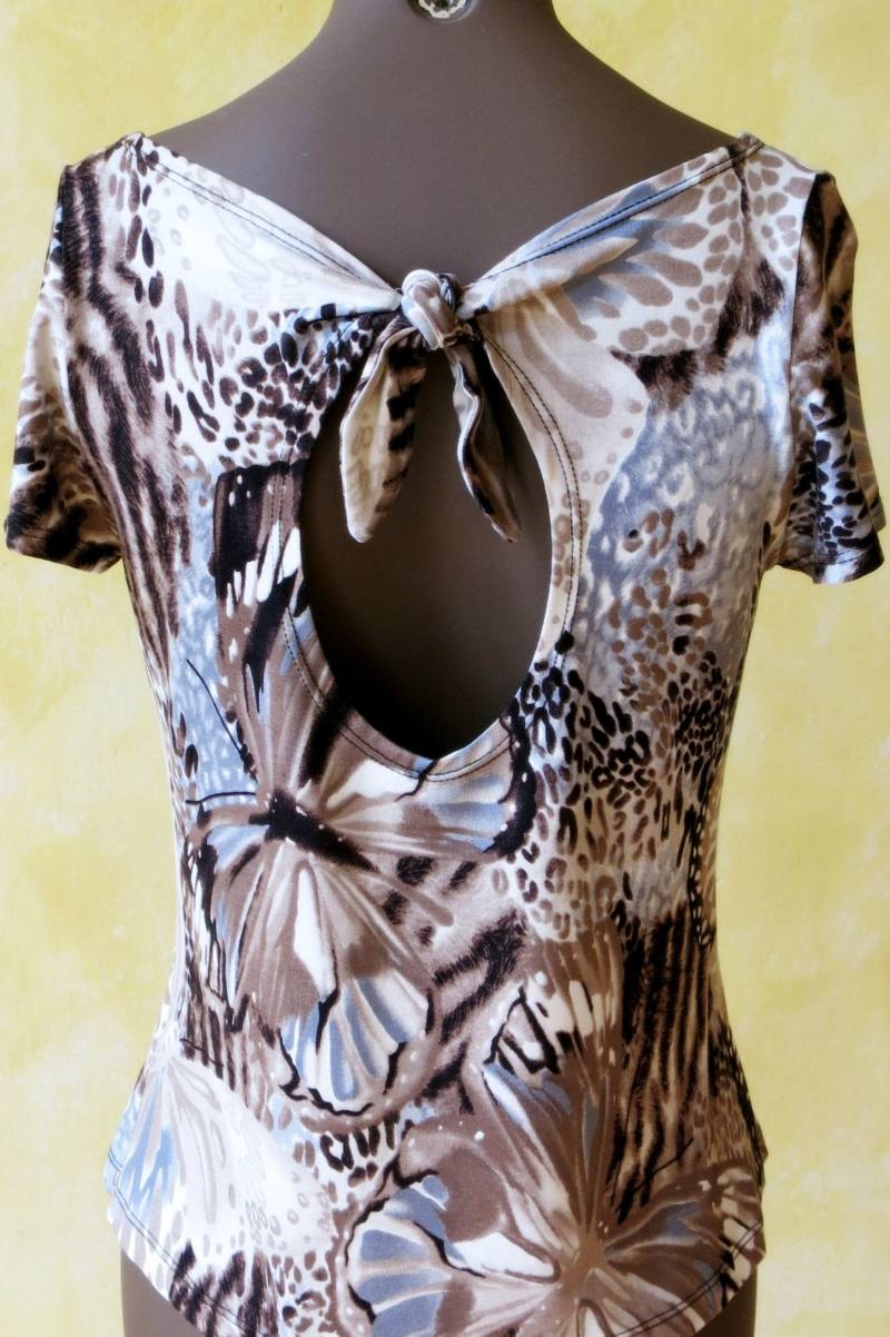 Jungle Top Mit Kurzen Ärmeln Und Bindeloch Schmetterlingen von MyTango