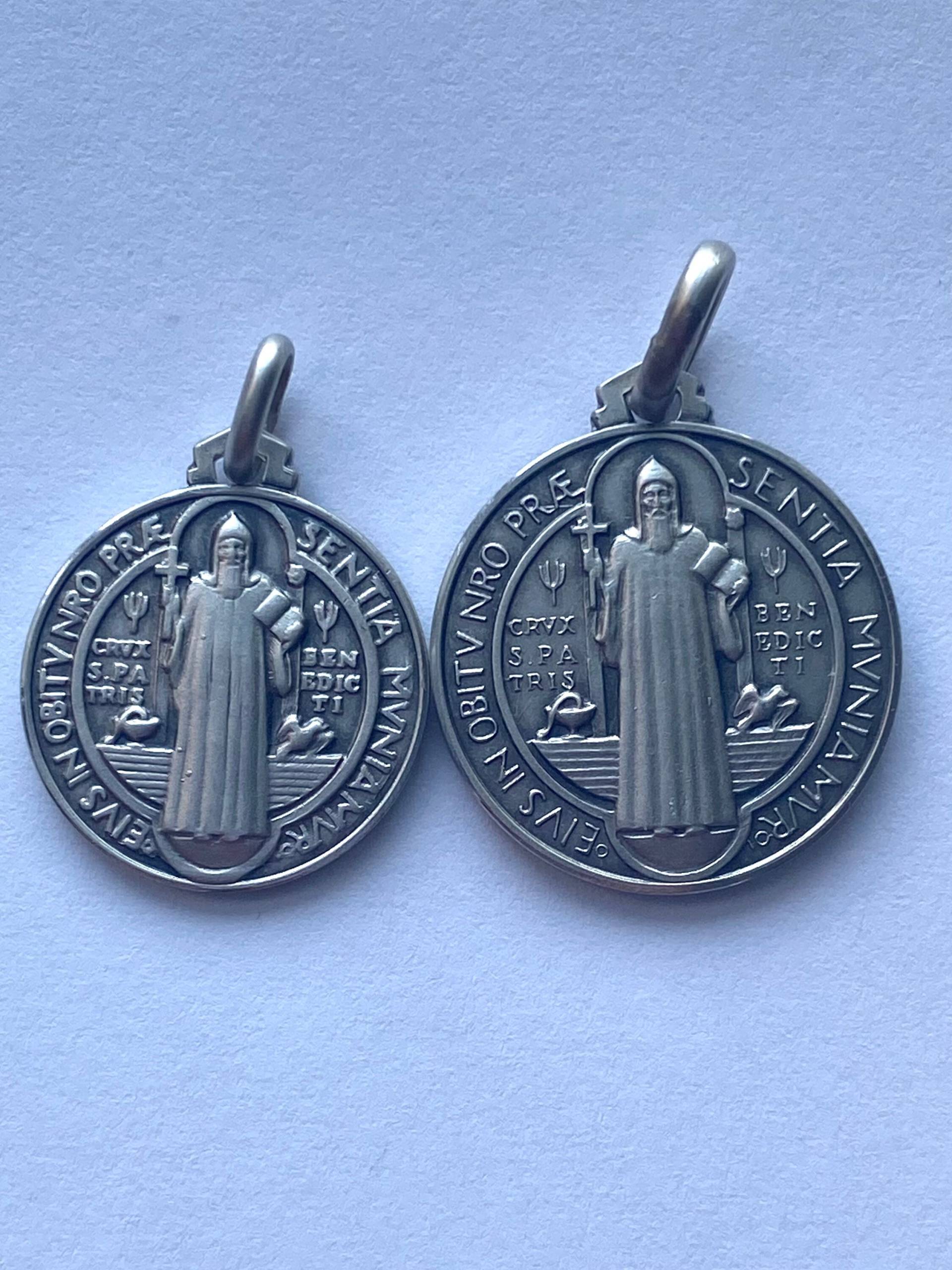 Benedikt Medaille, 18-21 Mm, 925 Sterling Silber Anhänger, Schutzpatron Europas, Schutzamulett, Geburtstagsgeschenk Für Großeltern Benedikt Medaille, 18-21 Mm, 925 Sterling Silber Anhänger, Schutzpatron Europas, Schutzamulett, Geburtstagsgeschenk Für Großeltern von MyTreasureGem