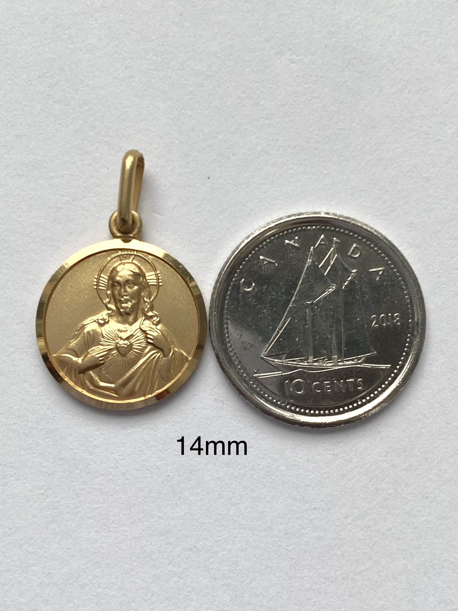 Sacred Heart Of Jesus, 14 Mm, 10K Massivgold, Doppelgesicht Skapulier, Jesus Anhänger, Geburtstagsgeschenk Für Mama, Muttertagsgeschenk Sacred Heart Of Jesus, 14 Mm, 10K Massivgold, Doppelgesicht Skapulier, Jesus Anhänger, Geburtstagsgeschenk Für Mama, Muttertagsgeschenk von MyTreasureGem