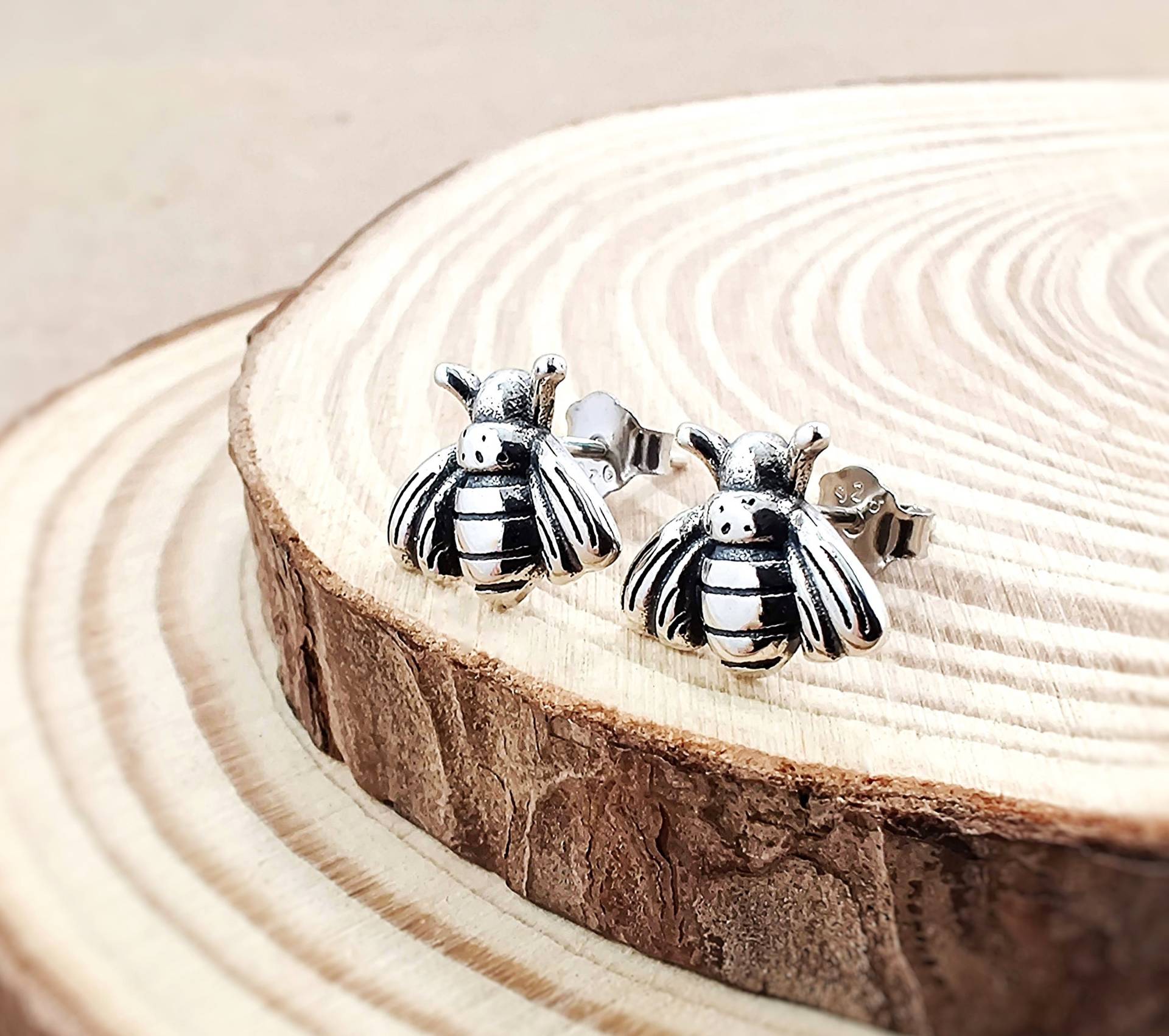 Bienenkönigin Silber Ohrstecker, Honig Biene 925 Sterling Ohrringe, Niedliches Insekt Schmuck Geschenk Für Sie von MyTwinkleBox