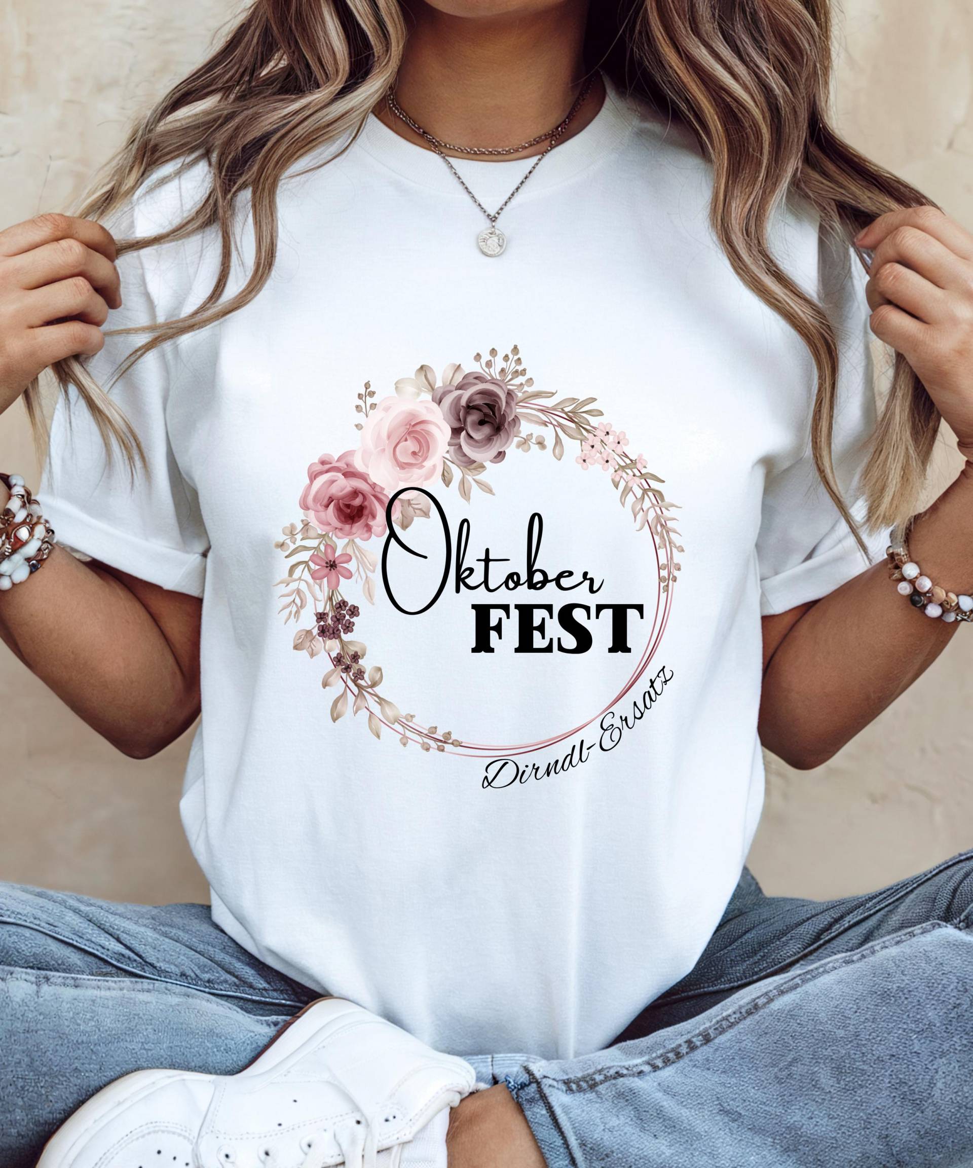 Oktoberfest T-Shirt Damen Herren - Trachtenshirt Mit Blumen Motiv Wiesn Outfit Lustig Traditionell Volksfest Kleidung Bayern Oktoberfest T-Shirt Damen Herren - Trachtenshirt Mit Blumen Motiv Wiesn Outfit Lustig Traditionell Volksfest Kleidung Bayern von MyTypeVibes