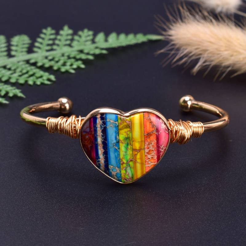 Gold Kupferdraht Gewickelt Chakra Herz Regenbogen Manschetten Armreif von MyUniqueStyleDesigns