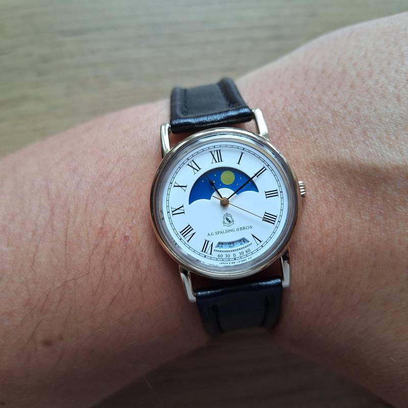Neue Vega Tag Nacht Uhr, 24H Indikator Quarzuhr, Japan Weiße Vintage Uhr Mit Batterie Neue Vega Tag Nacht Uhr, 24H Indikator Quarzuhr, Japan Weiße Vintage Uhr Mit Batterie von MyVintageBAG