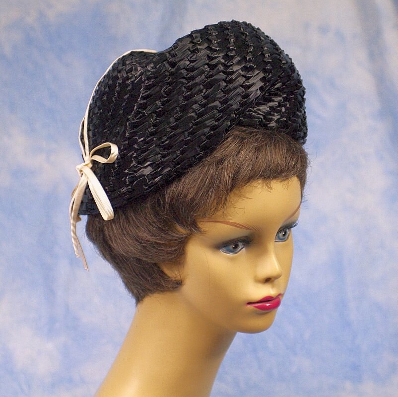 Vintage 60Er Jahre Designer Mr. Monroe Straw Bubble Pillbox Hat Toque, Sz 22 Med Lg Vintage 60Er Jahre Designer Mr. Monroe Straw Bubble Pillbox Hat Toque, Sz 22 Med Lg von MyVintageCocktail