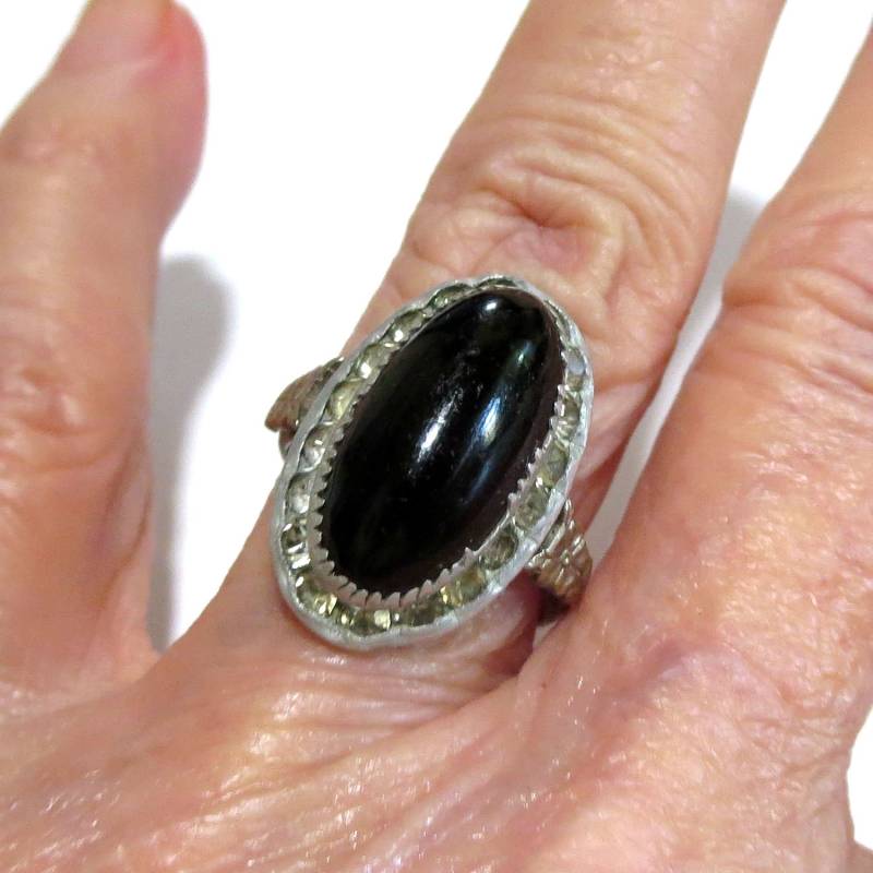 Antique Mcgrath Signierter Ring Mit Schwarzem Stein Und Rhinestones Vintage Size 5.25 von MyVintageJewels