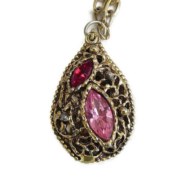 Filigrane Strass Hohle Ei Anhänger Halskette Vintage von MyVintageJewels